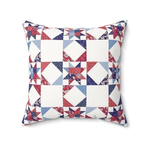 Rood wit en blauw kussen met patchworkpatroon | Patriottisch Amerikaans quilt vierkant decoratief kussen afbeelding 3