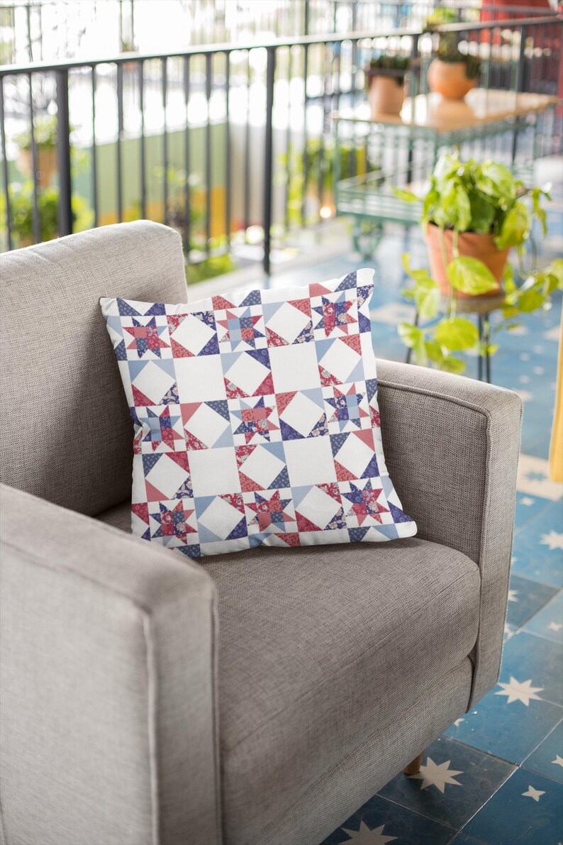 Rood wit en blauw kussen met patchworkpatroon | Patriottisch Amerikaans quilt vierkant decoratief kussen afbeelding 2