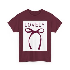 T-shirt en coton bordeaux coquette avec nœud - Inspiré de la sororité latine