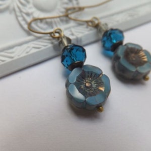 Aqua Blue Picasso Tschechische Kupfer Inlay Blume und Blau Kristallglas Ohrringe - Antike Bronze