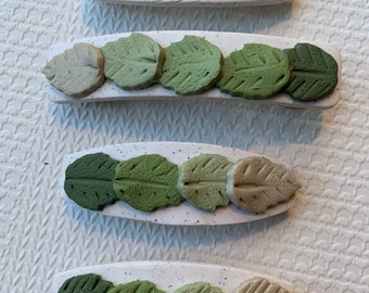 Haarspange weiß grün und perlen polymer clay - Medium oder Large Medium Haarspange