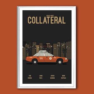 Può includere: Un poster minimalista per il film "Collateral" con un taxi giallo che guida attraverso una città di notte. Il poster presenta il titolo "Collateral" in testo dorato e i nomi degli attori in testo dorato più piccolo sotto il taxi.