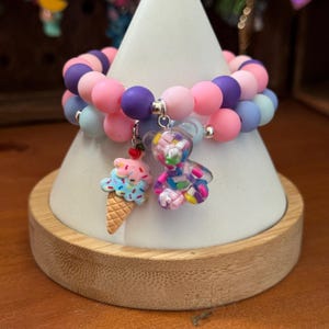 Armband med glasbjörnsmotiv