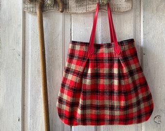 Tote market bag shoulder bag hand bag made with vintage acrylic blanket fabric red/black checkered leather straps