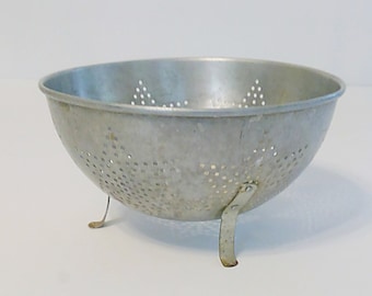 Vintage 3 Legged Colander Strainer Kitchen Star Metal Colander