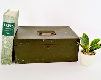 Distressed Vintage Green Metal Box With Key No Locking Decorative