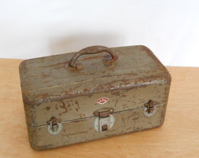 Sport King Tackle Box Metal Box With Locking Key Vintage 1950s 1960s Etsy