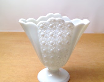 Vintage Fenton Milk Glass Daisy & Button Fan Vase White Large