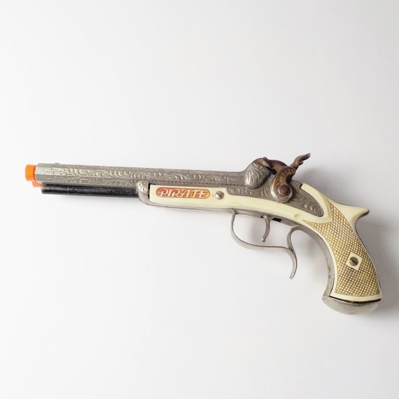 Antique pirates revolver/gun : 2 Pcs Pirate Gun Toy Pistol Fake Pistol Pirate Pistol
