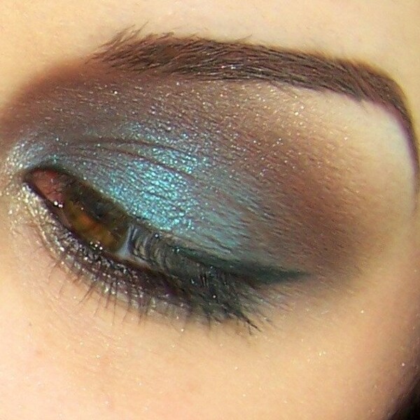 Mineral Eye Shadow in Diego..  Color Shifter.  MOI Cosmetics