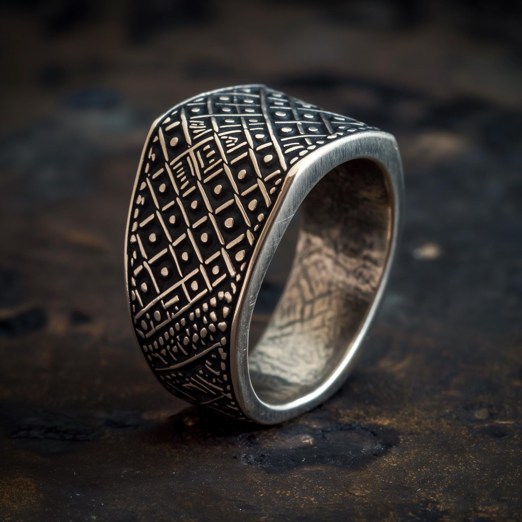 【DISCERNMENT】made by DISCERNMENT SV - 003 (ring) Silver Signet Ring With Geometric Pattern - Unique Statement