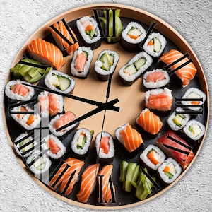 Könnte beinhalten: Ein Zifferblatt mit Sushi, das in einem Kreis um die Uhrzeiger angeordnet ist. Das Sushi enthält Lachs, Gurke und Avocado.