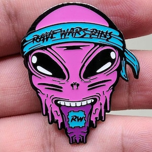 Rave Wars Pins Blue Alien Festival Hat Pin (Glow in the Dark)