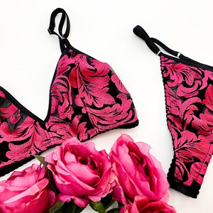 READY TO SHIP Ensemble de lingerie brodée rose fuchsia et noire, lingerie boudoir, string, broderie, lingerie de mariée image 9