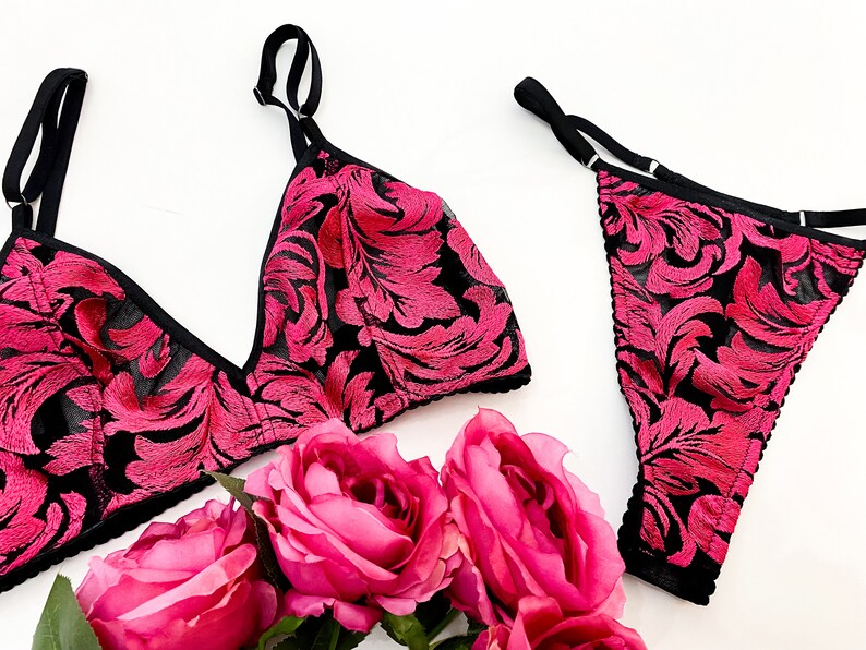 READY TO SHIP Ensemble de lingerie brodée rose fuchsia et noire, lingerie boudoir, string, broderie, lingerie de mariée image 9