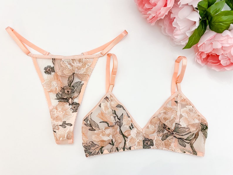 Peach pink Embroidered floral lingerie set, boudoir lingerie, thong, embroidery, bridal lingerie imagem 1