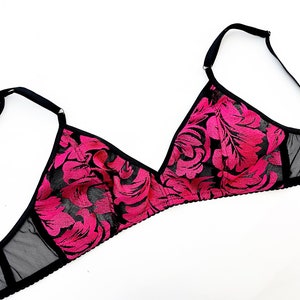 READY TO SHIP Ensemble de lingerie brodée rose fuchsia et noire, lingerie boudoir, string, broderie, lingerie de mariée image 5