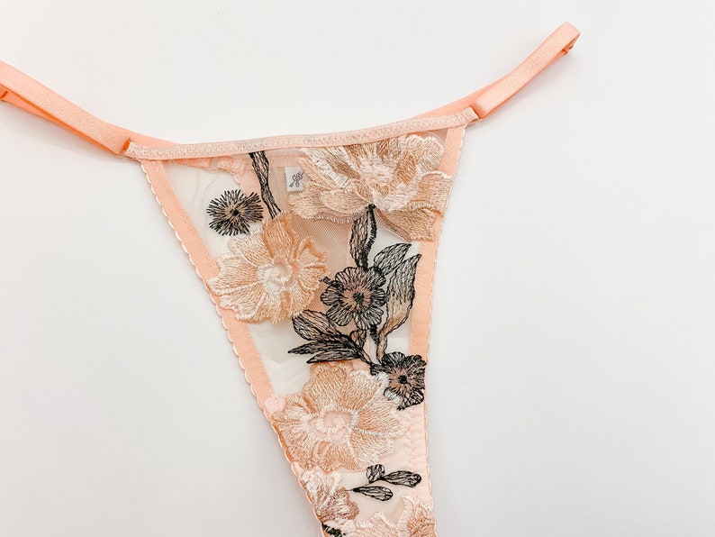 Peach pink Embroidered floral lingerie set, boudoir lingerie, thong, embroidery, bridal lingerie imagem 6