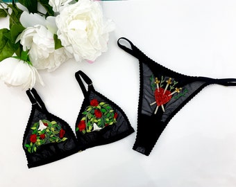 Ensemble de lingerie perlé et brodé à la main inspiré du tarot avec une brassière et un string de coupe française