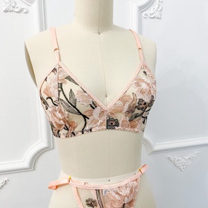 Peach pink Embroidered floral lingerie set, boudoir lingerie, thong, embroidery, bridal lingerie imagem 3