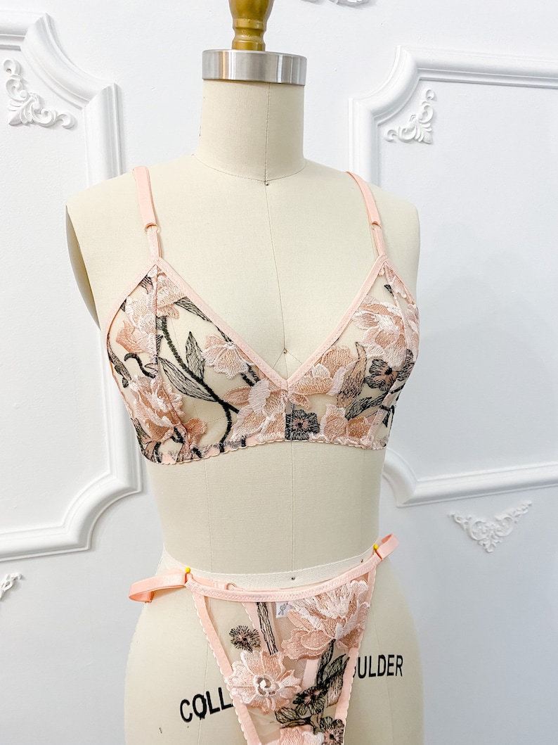 Ensemble de lingerie floral brodé rose pêche, lingerie boudoir, string, broderie, lingerie de mariée image 3