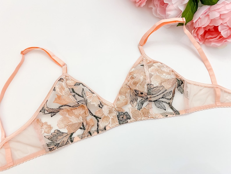 Peach pink Embroidered floral lingerie set, boudoir lingerie, thong, embroidery, bridal lingerie imagem 8