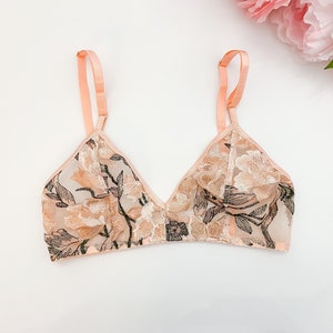 Peach pink Embroidered floral lingerie set, boudoir lingerie, thong, embroidery, bridal lingerie imagem 4