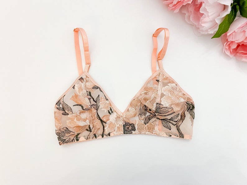 Peach pink Embroidered floral lingerie set, boudoir lingerie, thong, embroidery, bridal lingerie imagem 4