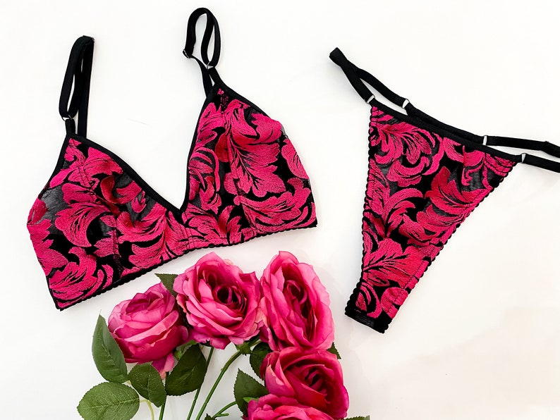 READY TO SHIP Ensemble de lingerie brodée rose fuchsia et noire, lingerie boudoir, string, broderie, lingerie de mariée image 1