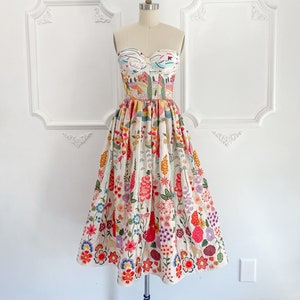 Abito da sposa con corsetto floreale ricamato: abito in raso lungo fino al tè