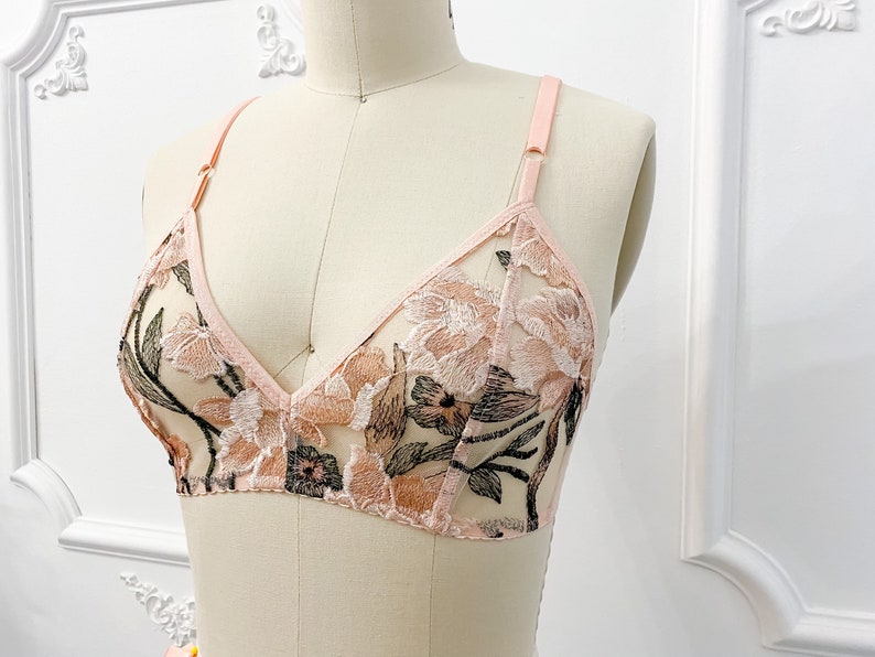 Ensemble de lingerie floral brodé rose pêche, lingerie boudoir, string, broderie, lingerie de mariée image 9