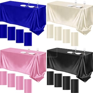 Peut inclure: Quatre nappes de table rectangulaires en satin bleu, ivoire, rose et noir avec des serviettes assorties. Les nappes mesurent 137 cm de long et 274 cm de large. Les serviettes mesurent 51 cm de long et 33 cm de large.