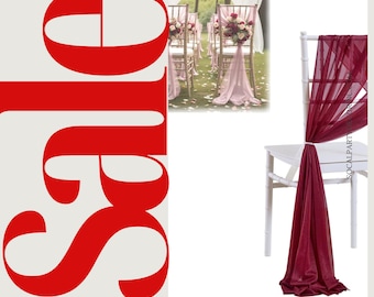 Può includere: Fiocchi per sedie in chiffon color bordeaux per la decorazione di matrimoni. I fiocchi sono legati attorno a sedie bianche in stile chiavari. I fiocchi sono realizzati in un tessuto morbido e fluido e sono perfetti per aggiungere un tocco di eleganza a qualsiasi evento.