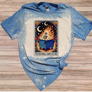 Camiseta blanqueada con efecto de incendio en el contenedor emocional, camiseta de salud mental, camisetas con efecto de incendio en el contenedor, camiseta blanqueada, camiseta de bruja, camiseta con carta del tarot de esqueleto.