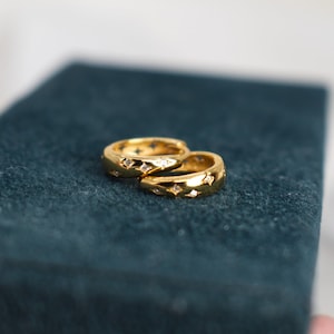 Star Diamond Huggie Earrings - Small Hoop Earrings - Minimalist Earrings - Gold Hoop Earrings - Tiny Huggie Earrings - Dainty huggie hoops