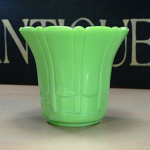 Gorgeous Akro Agate Flower Pot Planter #305, Jadite Jadeite Green, Fluted and Flared Top, Mid-century Collector Glass FlowerPot 1960s