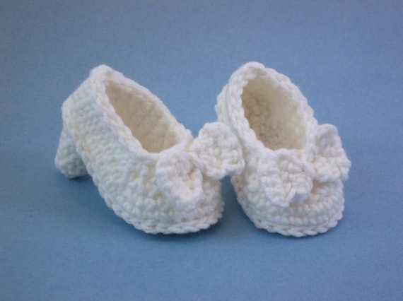 white crochet baby booties