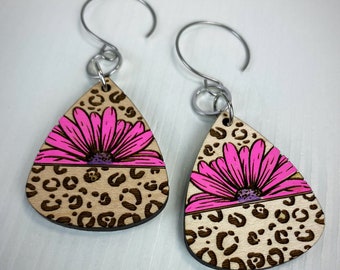 Daisy and leopard print earrings,leopard print earrings,flower earrings,wood earrings,wood jewelry,boho earrings,boho jewelry,statement