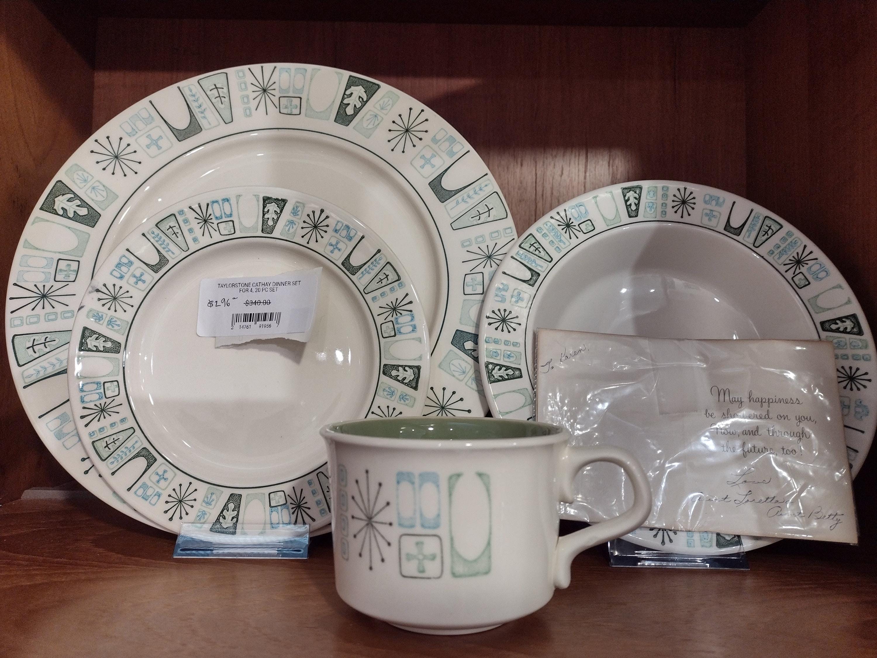 ＊台灣＊　国立歴史博物館　監製　大皿　柿　CATHAY　STONEWARE Hi All I wonder if this shallow dish is Japanese I purchased