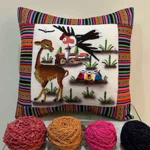Kussen met de geest van de Andes - Kleurrijk Lliclla-kussen - Peruaans geborduurd decoratiekussen - Peruaans verhalenkussen - Heilig Andes-kussen