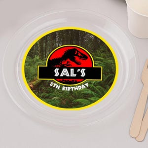 Rundes Dino-Abenteuer-Telleretikett (14 x 14 cm) – Passend für Partyteller (18–23 cm) – Druckbare Partydekoration – Digitaler Download 001JP