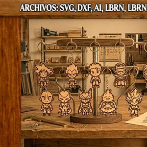 Puede incluir: Llaveros de madera con varios personajes de dibujos animados, expuestos en un soporte de madera. Los llaveros están cortados con láser y son de color marrón claro. El soporte está sobre una mesa de madera. El texto "URBAN TITANS" es visible.