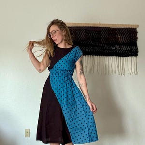 robe bleue et noire à pois vintage des années 80