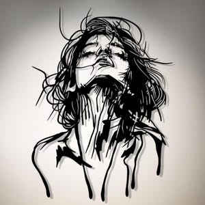 Può includere: Un'opera d'arte da parete in metallo nero che presenta un disegno a linee stilizzate di una persona con capelli spettinati e occhi chiusi. Il design utilizza linee nere audaci e fluide che creano un senso di movimento e profondità.