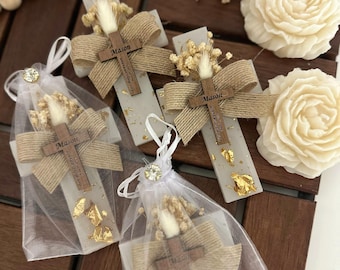 Cruz rústica personalizada: regalo para invitados de bautizo y primera comunión.