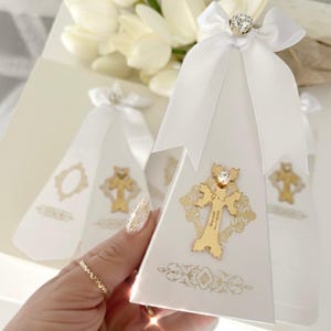 Spersonalizowane pudełko na upominki z okazji chrztu: Pudełko na słodycze z okazji chrztu z białego złota