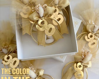 Bomboniere personalizzate con mandorle dorate: eleganti bomboniere per compleanni e feste per adulti