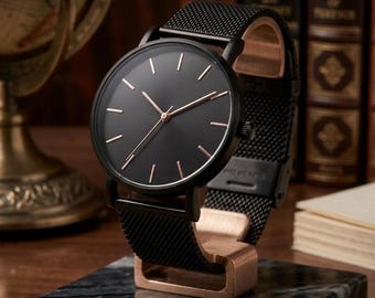 Minimalist Black Wrist Watch Rose Gold Detail Timepiece Sleek Mesh Strap
