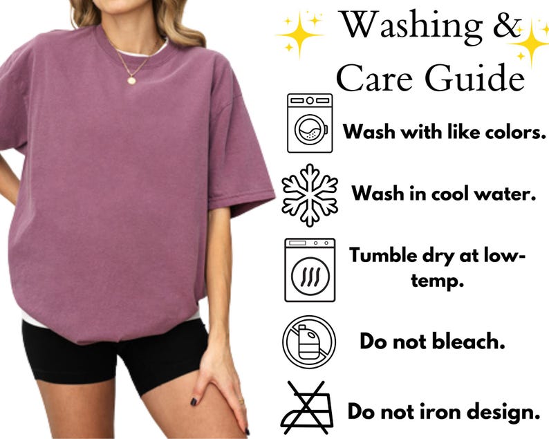 Pode incluir: Uma camiseta de manga curta cor malva com uma camiseta branca, combinada com shorts pretos. A imagem inclui um "Guia de Lavagem e Cuidados" com instru&ccedil;&otilde;es: lavar com cores semelhantes, em &aacute;gua fria, secar na m&aacute;quina em baixa temperatura, n&atilde;o alvejar e n&atilde;o passar o desenho.
