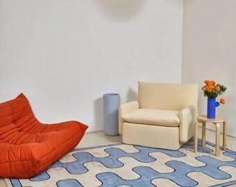 Hand-Tufted Wool Rug – Modern Blue & Ivory Wavy contemporary Design